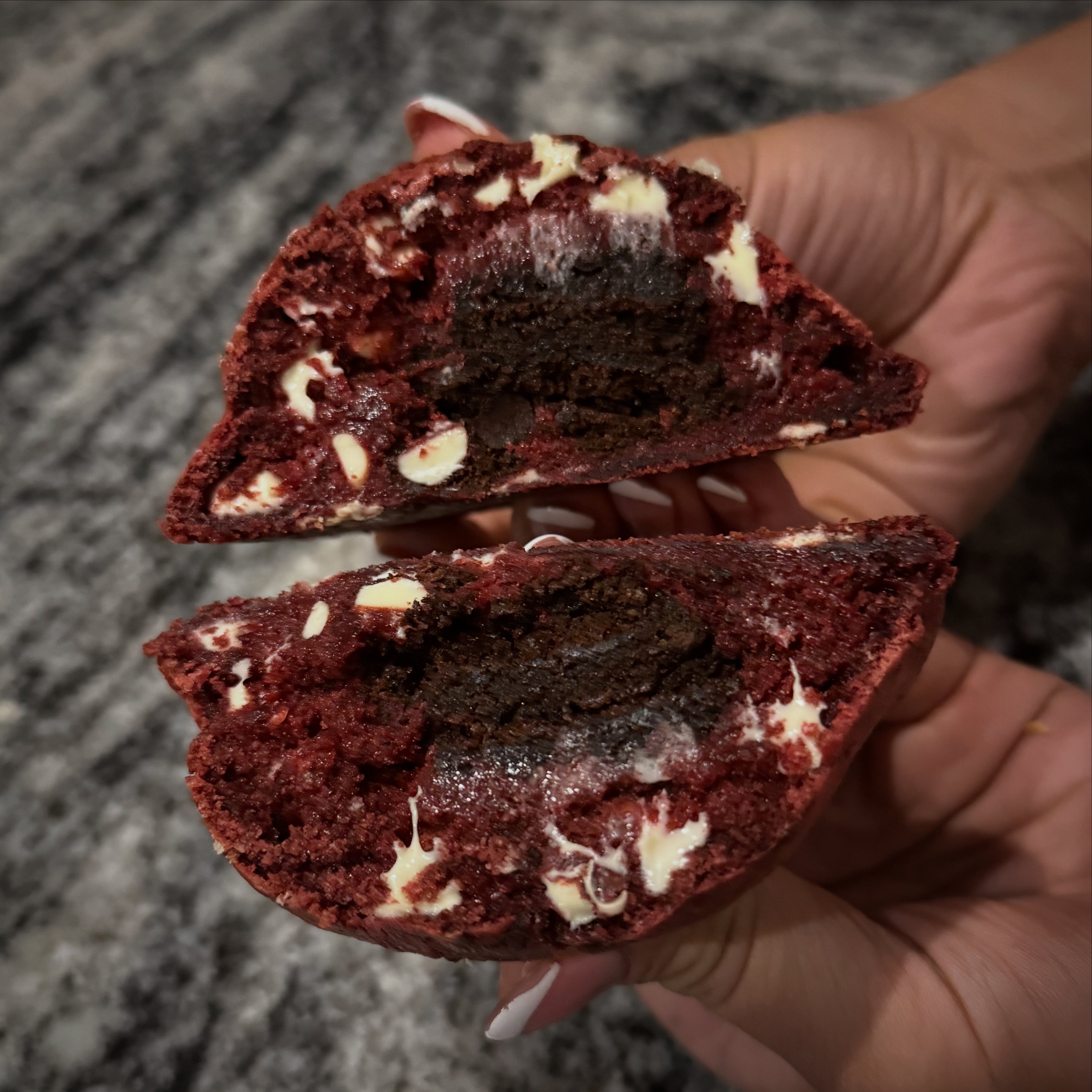 RED VELVET BROWNIE
